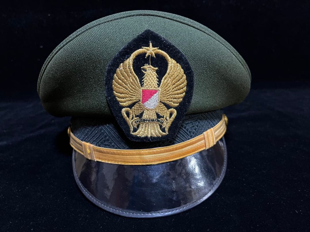 インドネシア国軍　陸軍の帽子2種とベルト　TNI