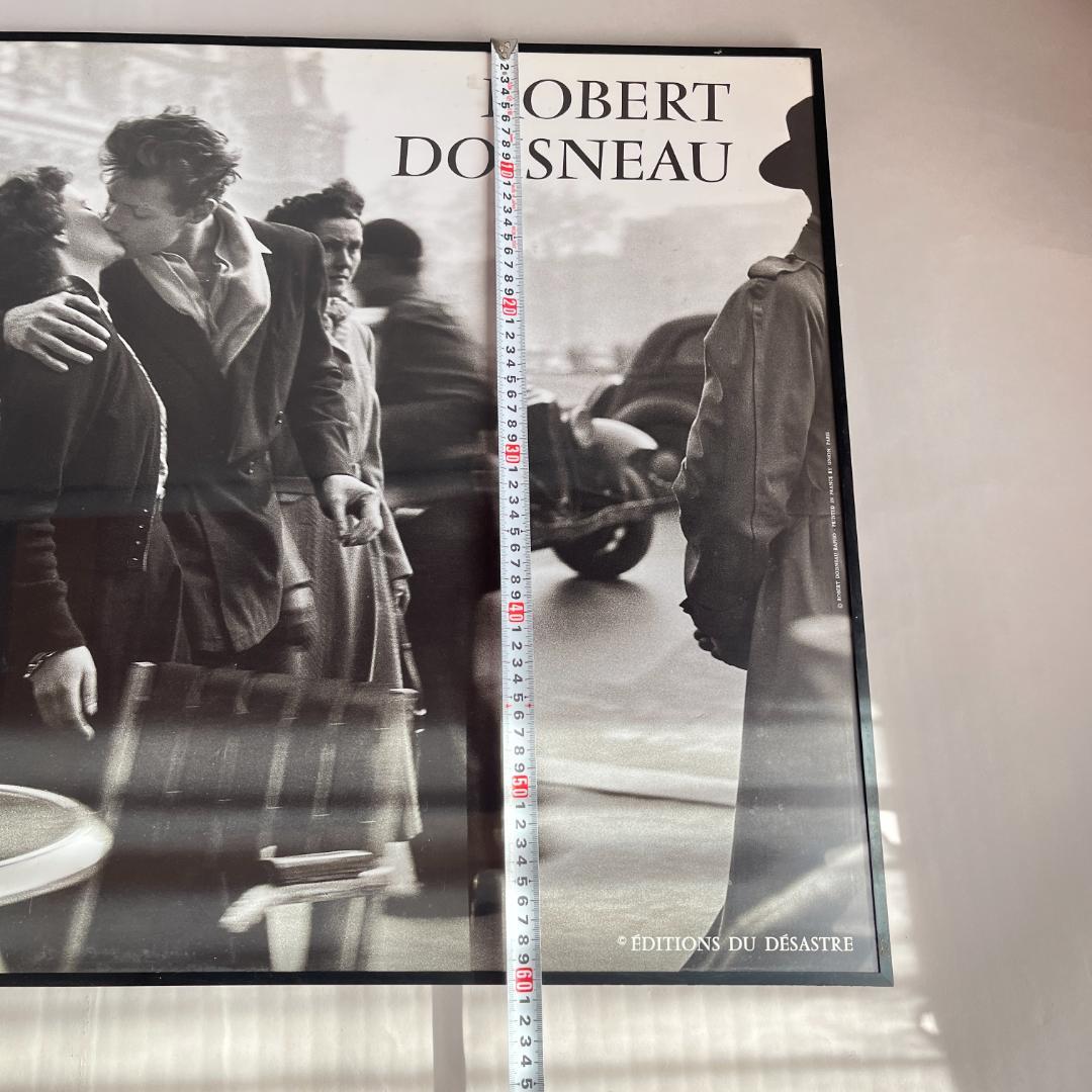 ロベールドアノー　パリ市庁舎前のキス　 Robert Doisneau