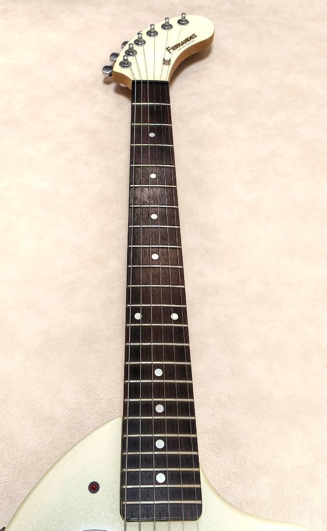 【美品】DIGI-ZO PWH マルチエフェクター内蔵 ミニギター 専用ケース付