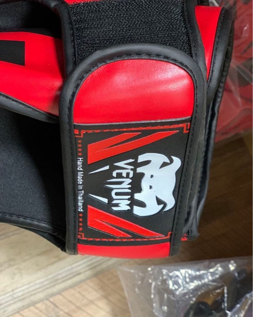 【新品】キックボクシングべヌムレガースMサイズ【値下げ交渉不可】