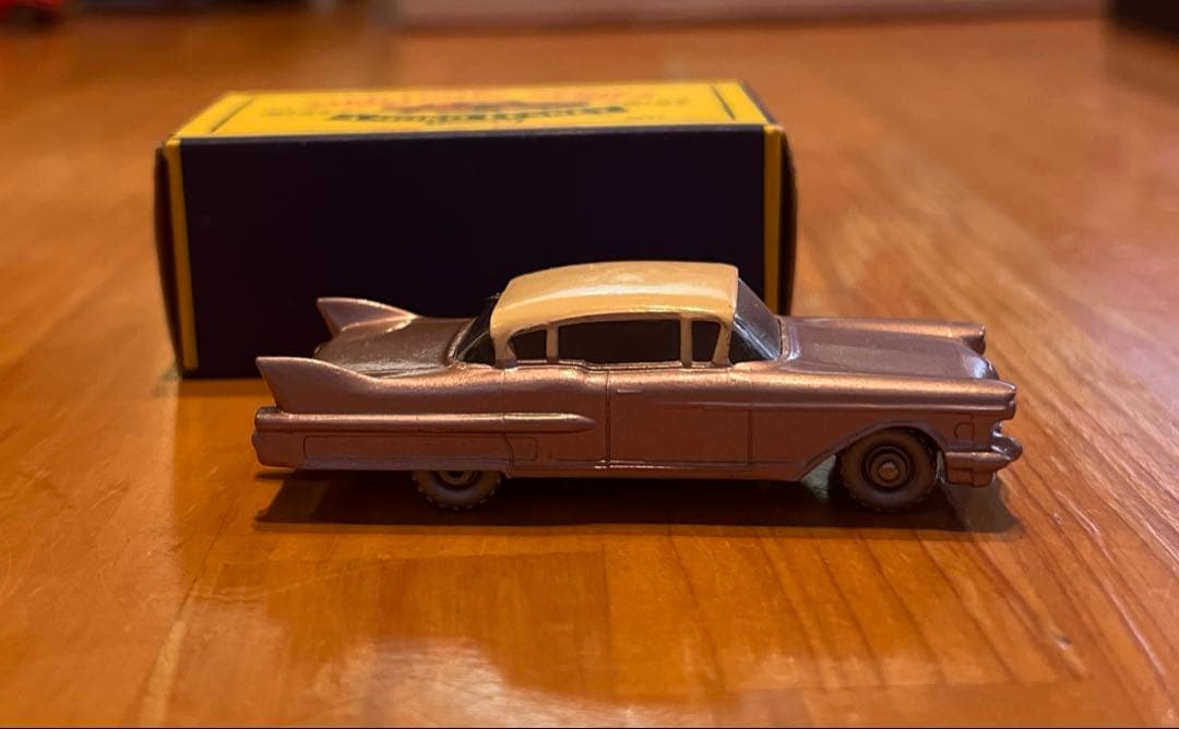 I*o様 マッチボックス シリーズ No.27 キャデラック シックスティ スペ