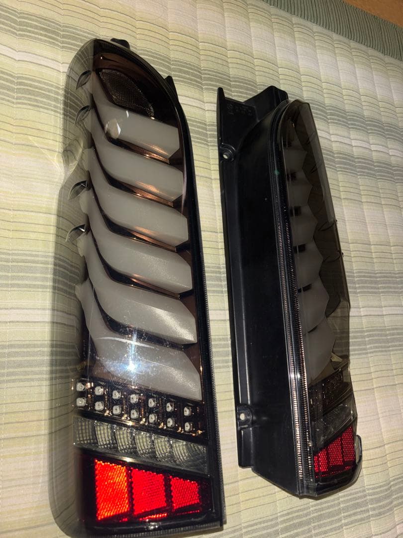 ハイエース JEWEL LEDテールランプ TT200HUS-SB-1