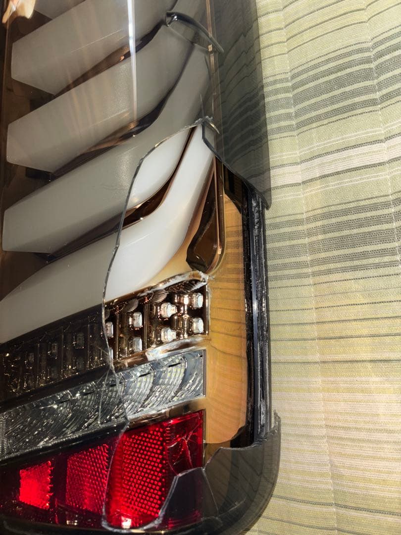 ハイエース JEWEL LEDテールランプ TT200HUS-SB-1