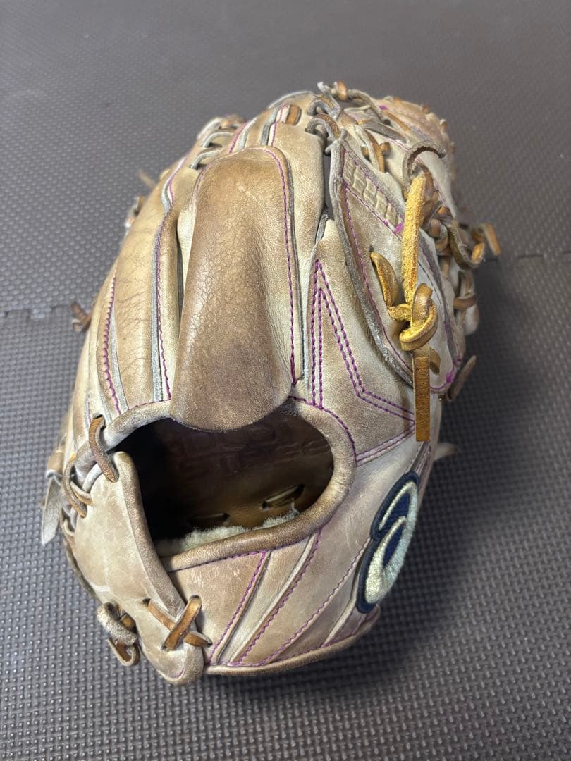 プロモデル ベージュ系レザーグローブ