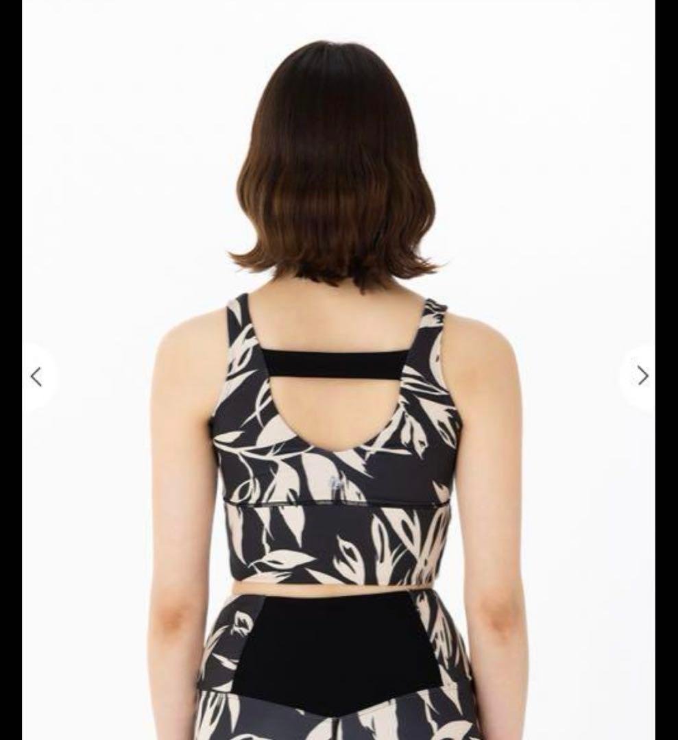 【新品未使用】LAVAヨガウェアSUKALA Vネックブラトップ ラバ　リーフ柄