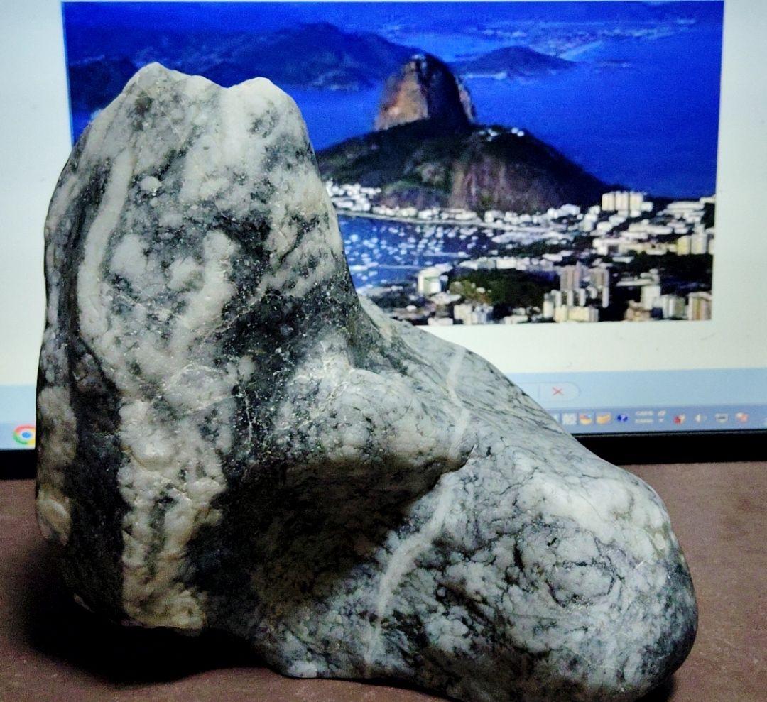 ★翡翠原石★糸魚川【コン・ザ・ワスーカル底カット3844ｇ】