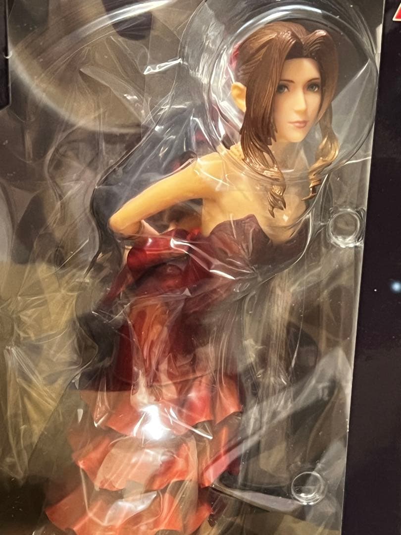 ファイナルファンタジー7リメイク　スタティックアーツ　エアリス、ティファ　ドレス