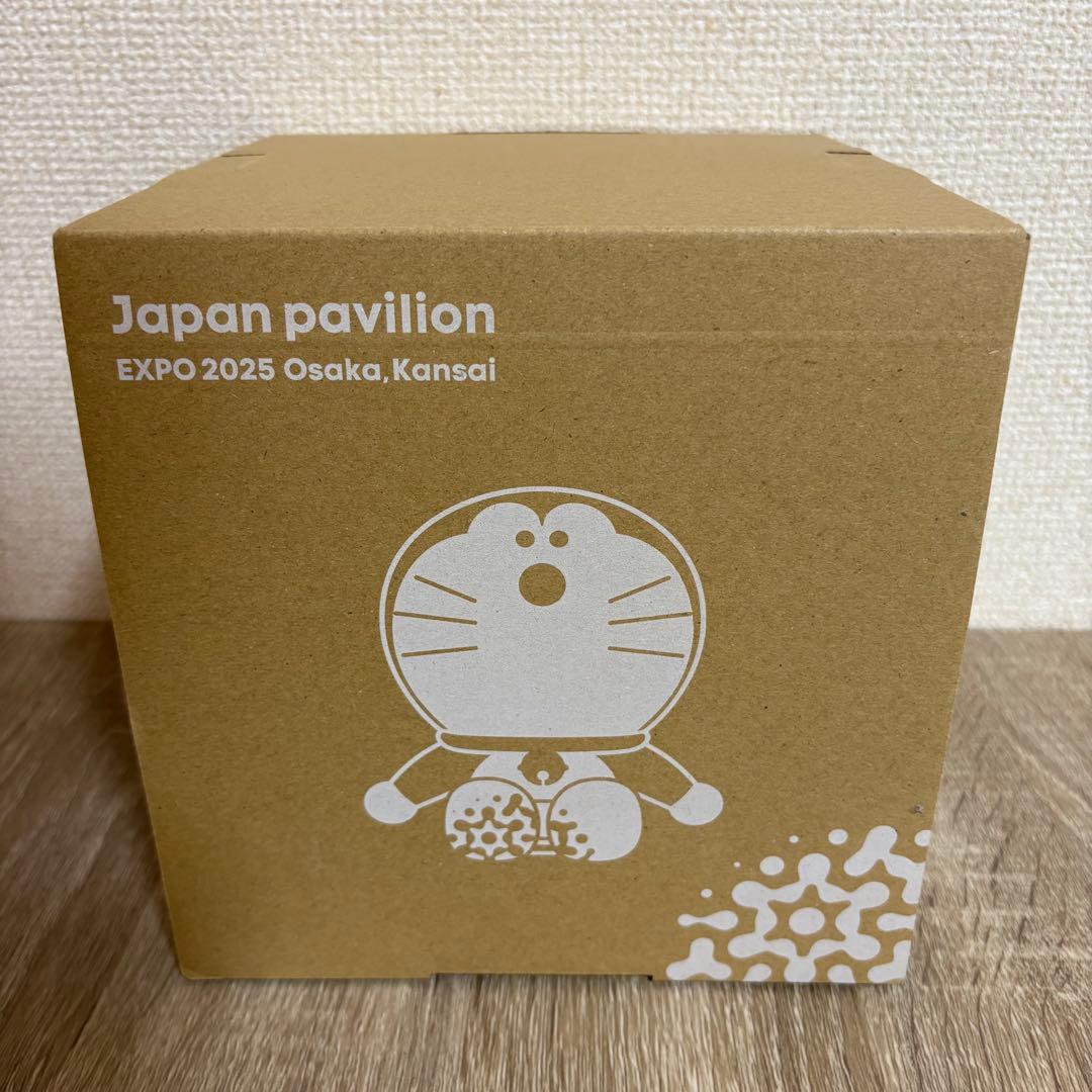 大阪関西万博　日本館限定フィギュア3体 　ベアブリック　ハローキティ　ドラえもん