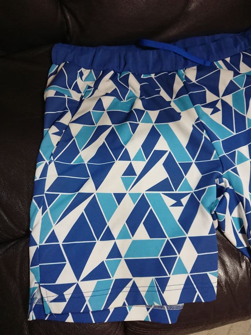 人気抜群。幾何学模様のスポーツパンツ