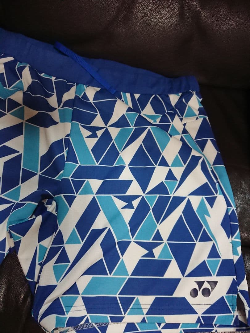 人気抜群。幾何学模様のスポーツパンツ