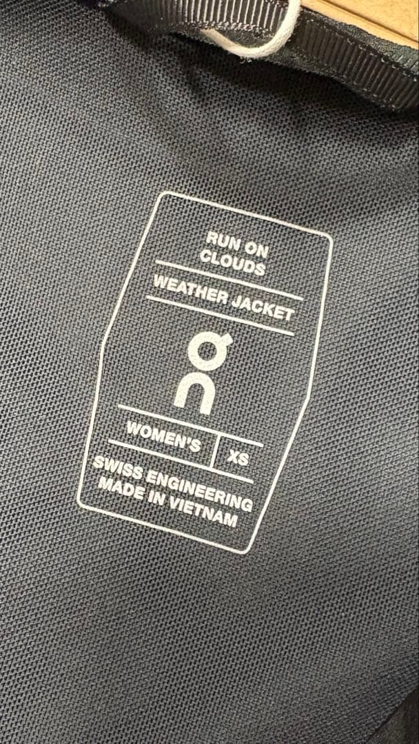 【新品未使用】On ウィメンズXS ウェザージャケット