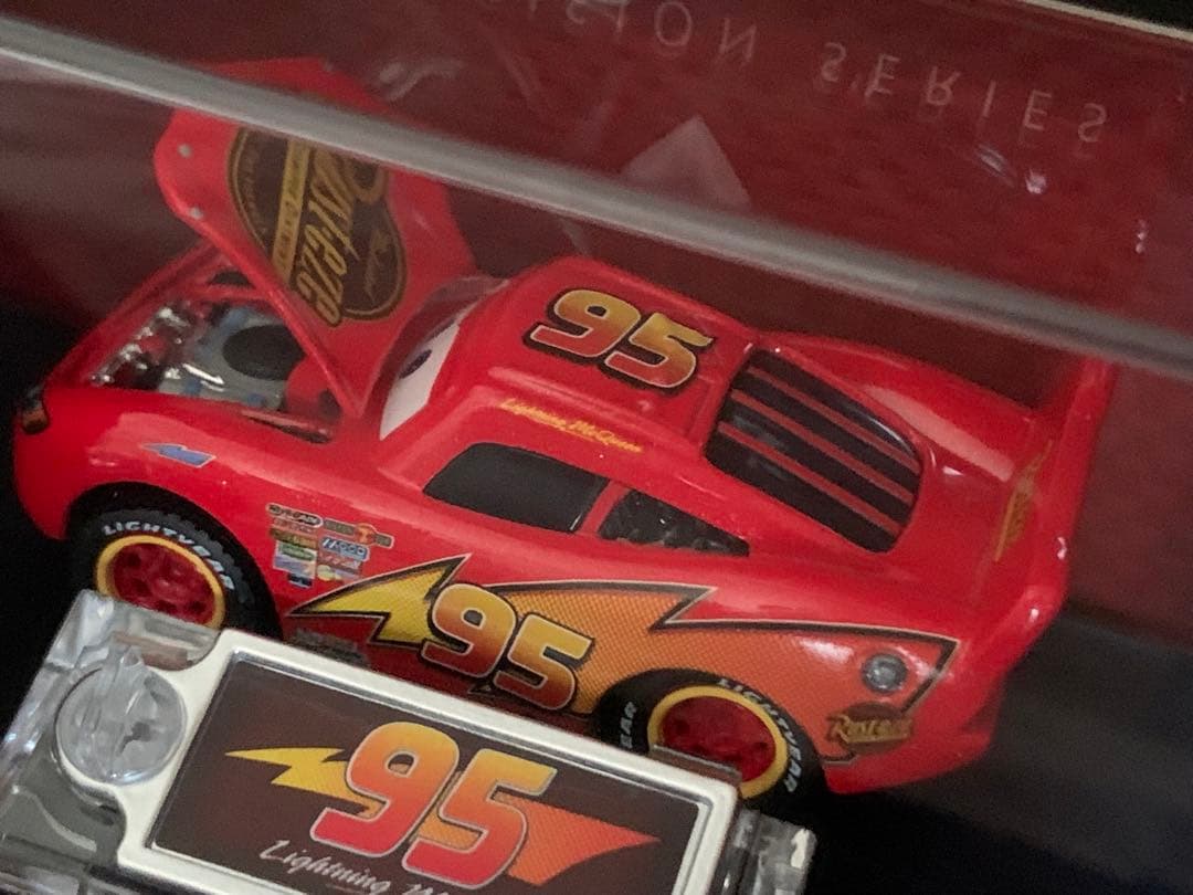 カーズ　プレシジョン　ライトニングマックィーン　激レア　マテル