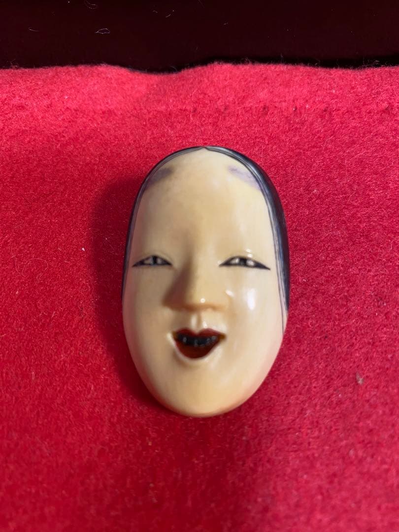 能面　ブローチ　　本物