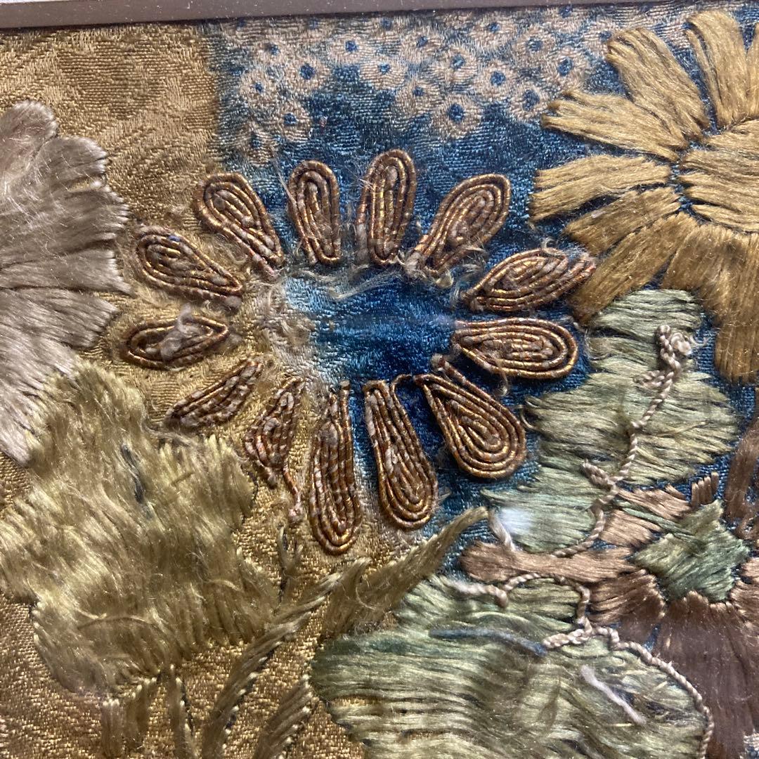 安土桃山時代　古絹布　実寸35.5×35.5cm額縁26×32枠内15×21cm