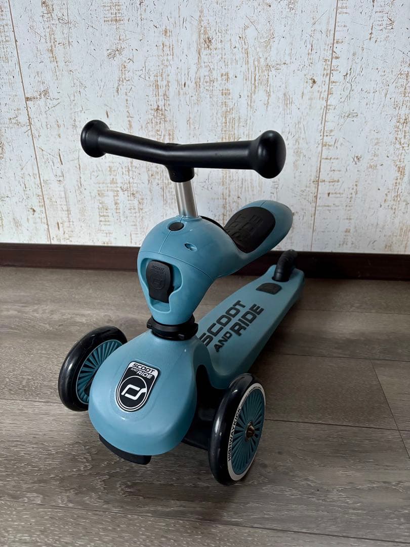 SCOOT AND RIDE 三輪車 ブルー　室内使用のみ