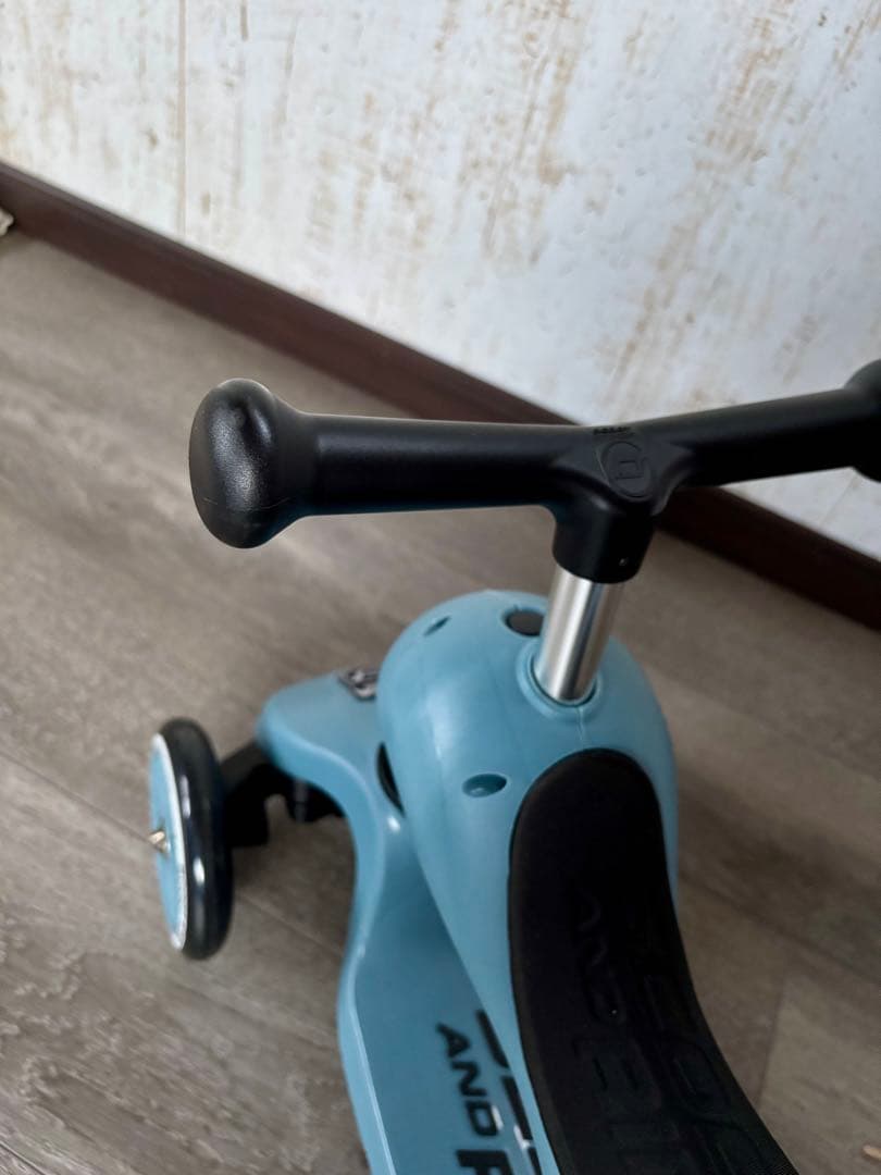 SCOOT AND RIDE 三輪車 ブルー　室内使用のみ