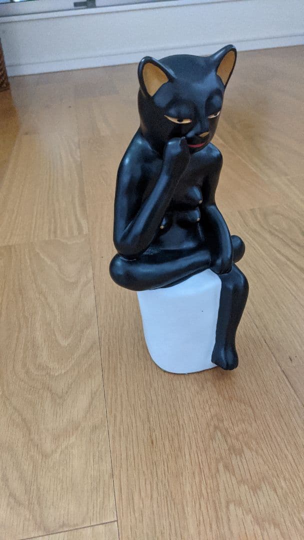 横尾忠則作、招き猫