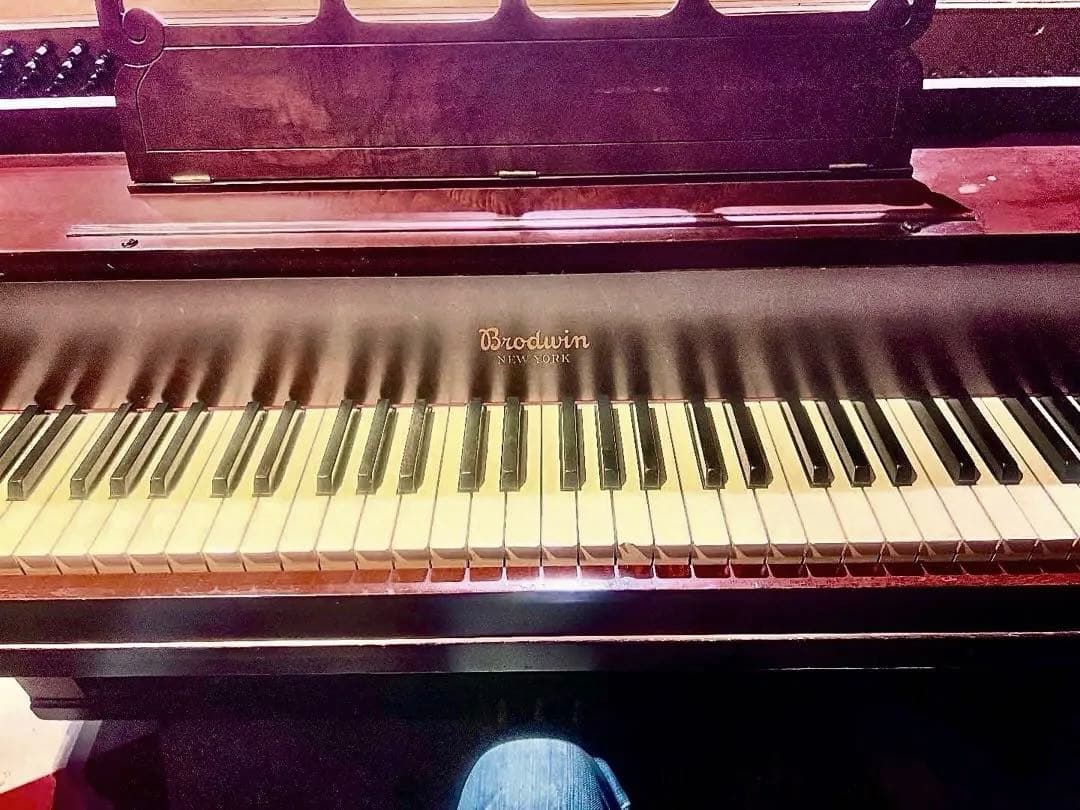 木製小型アンティークピアノ　アメリカ製 Brodwin NEWYORK