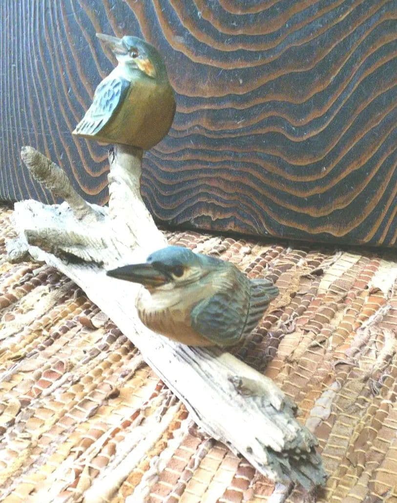天然木木彫りつがいのカワセミ