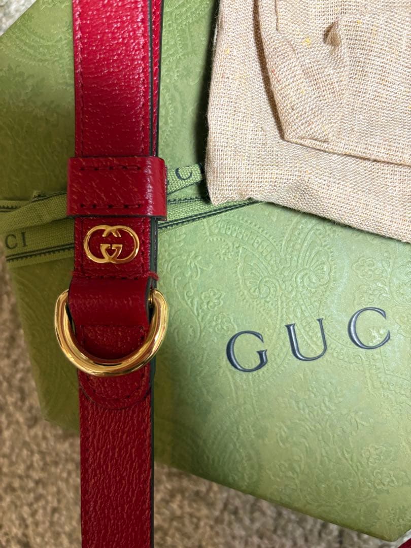 GUCCI 赤 レザー リード 保存袋付き