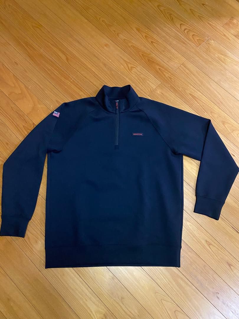 BRIEFING ブリーフィング　黒で背中に3Dロゴが付いた襟付きトレーナー L