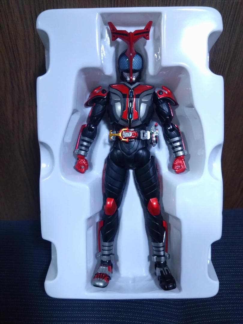 真骨彫 仮面ライダーカブト ハイパーフォーム S.H.フィギュアーツ