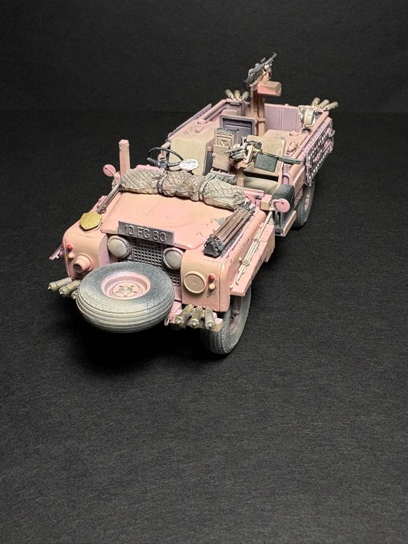 #作品No20 イギリス陸軍 S.A.Sランドローバー ピンクパンサー