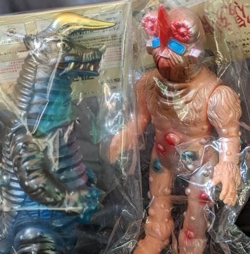 ナックル星人＆ブラックキング（ブルマァク復刻）未開封ソフビフィギュア２体セット