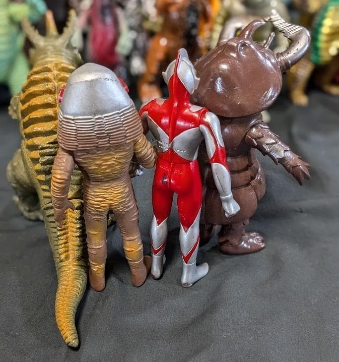 ウルトラＱ・ウルトラマン＆登場怪獣・宇宙人（バンダイ）ソフビ24体セット＋２