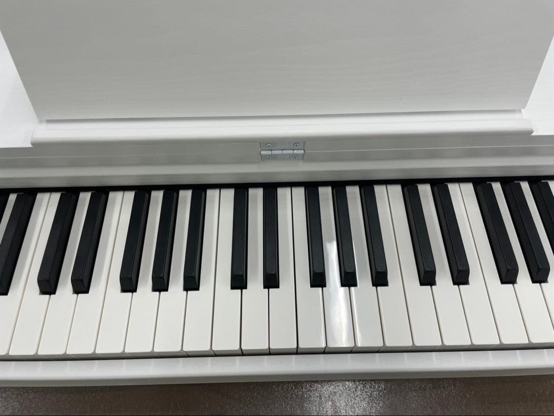 電子ピアノ88鍵盤　ハンマーアクション鍵盤　３本ペダル　ホワイト