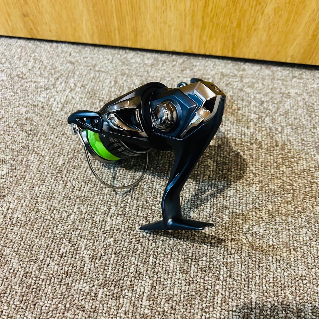 新古品　シマノ　22ミラベル　C3000HG ダブルクロスPE 0.8号付き