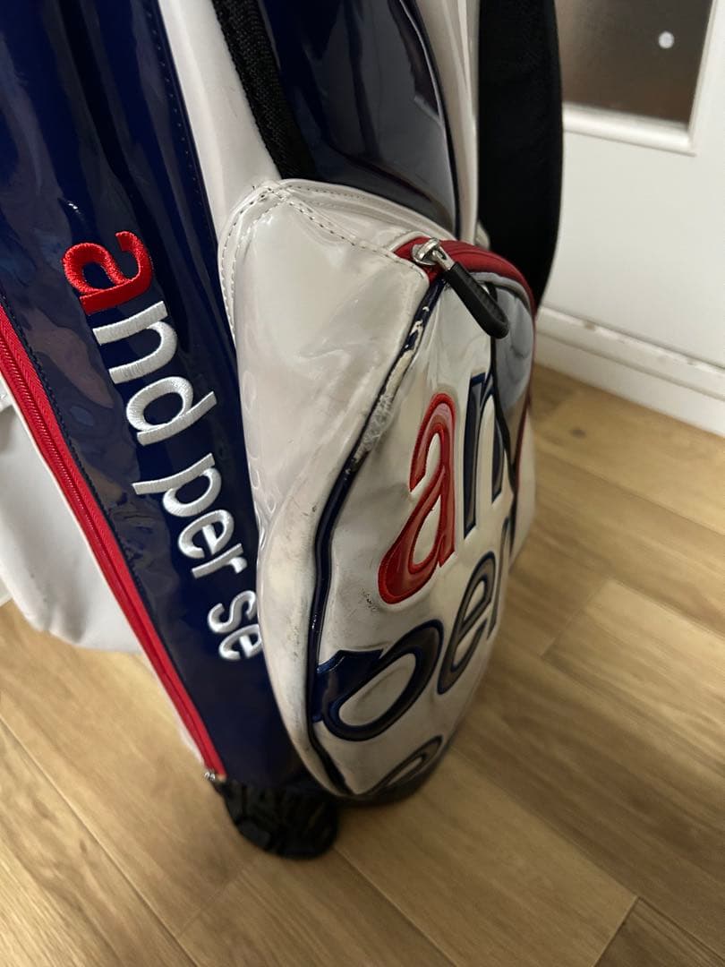 and per se キャディバッグ ホワイト/ネイビー/レッド