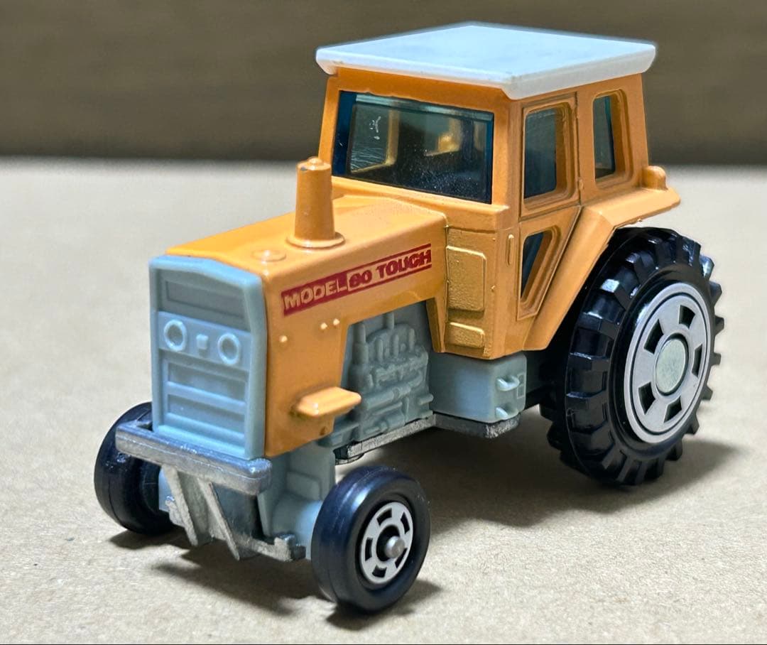 日本製 トミカ アメリカン ファーム トラクター