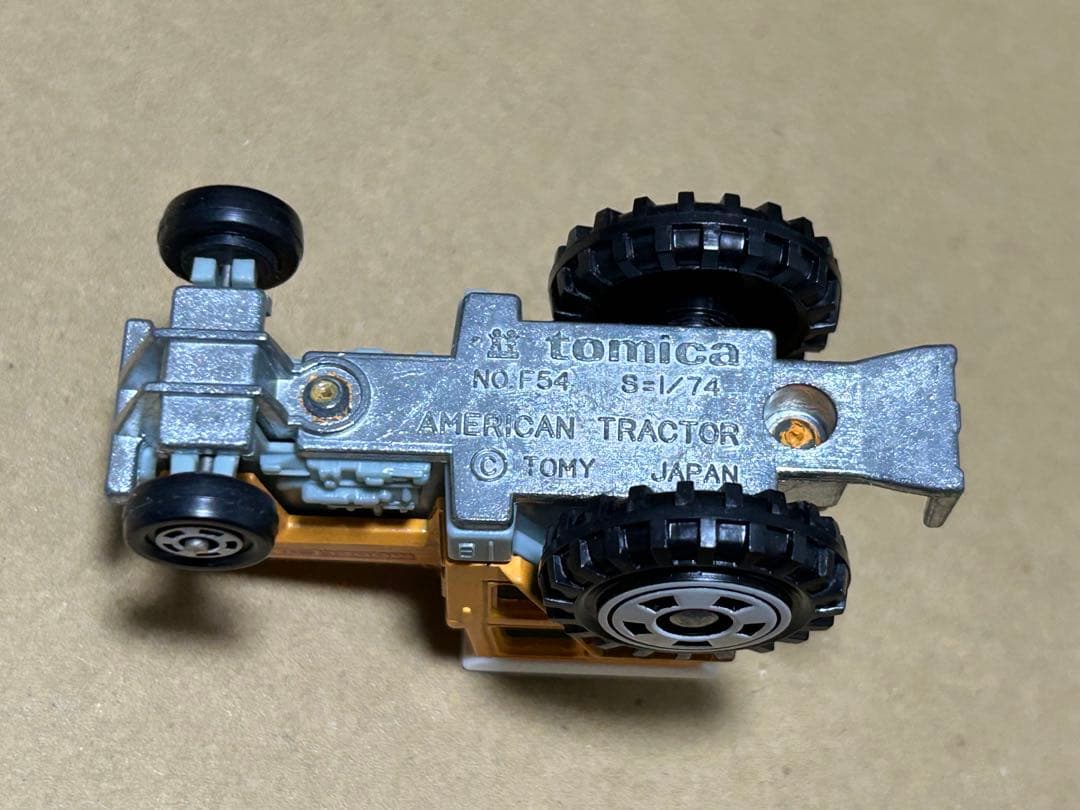 日本製 トミカ アメリカン ファーム トラクター