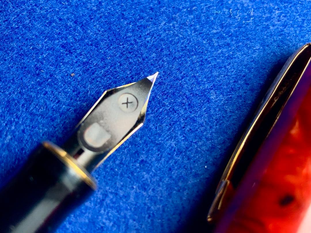 パーカー万年筆　デュオフォールド　センテニアル　XF マーブルレッド