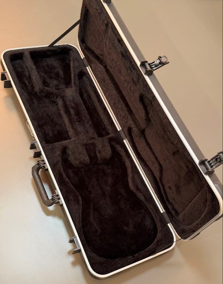 SKB TSA002 ギターハードケース 鍵無　新品クロス2枚付き　美品