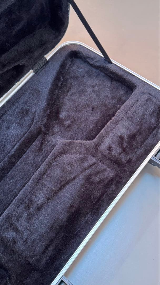 SKB TSA002 ギターハードケース 鍵無　新品クロス2枚付き　美品