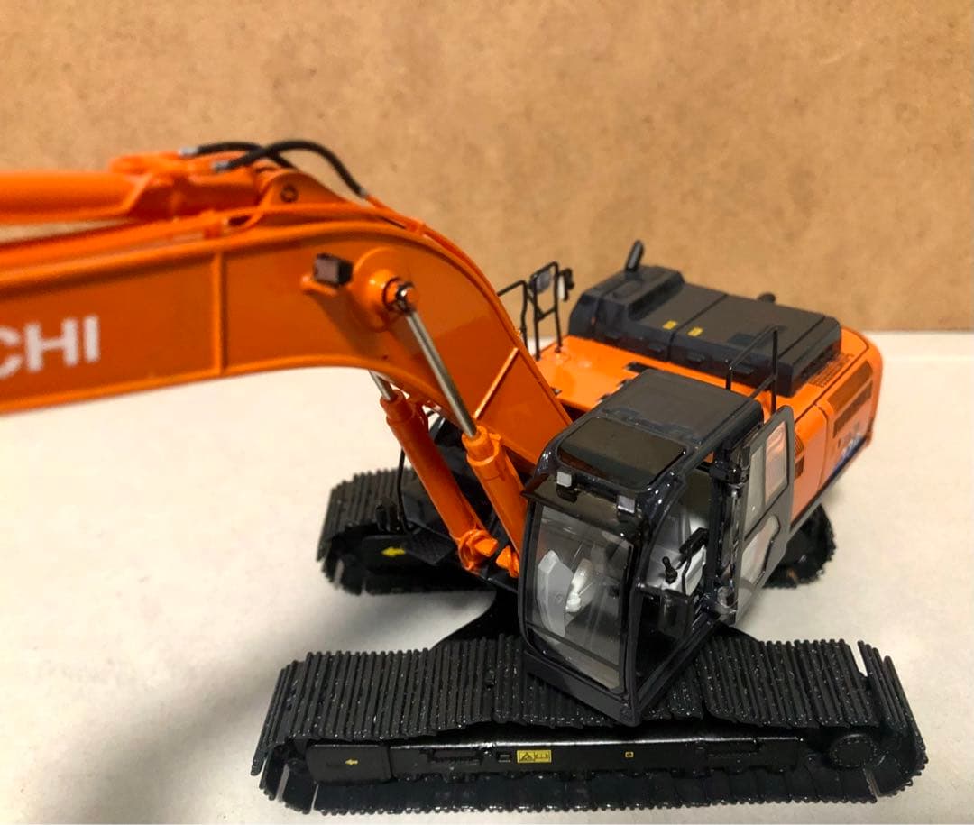 HITACHI日立建機 ZAXIS330LC-6 油圧ショベル1/50ミニカー