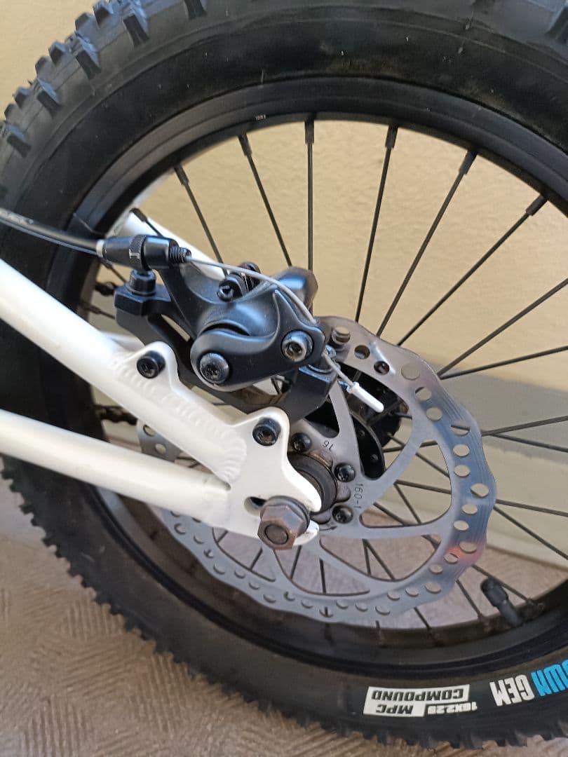 コメンサル RAMONES 16