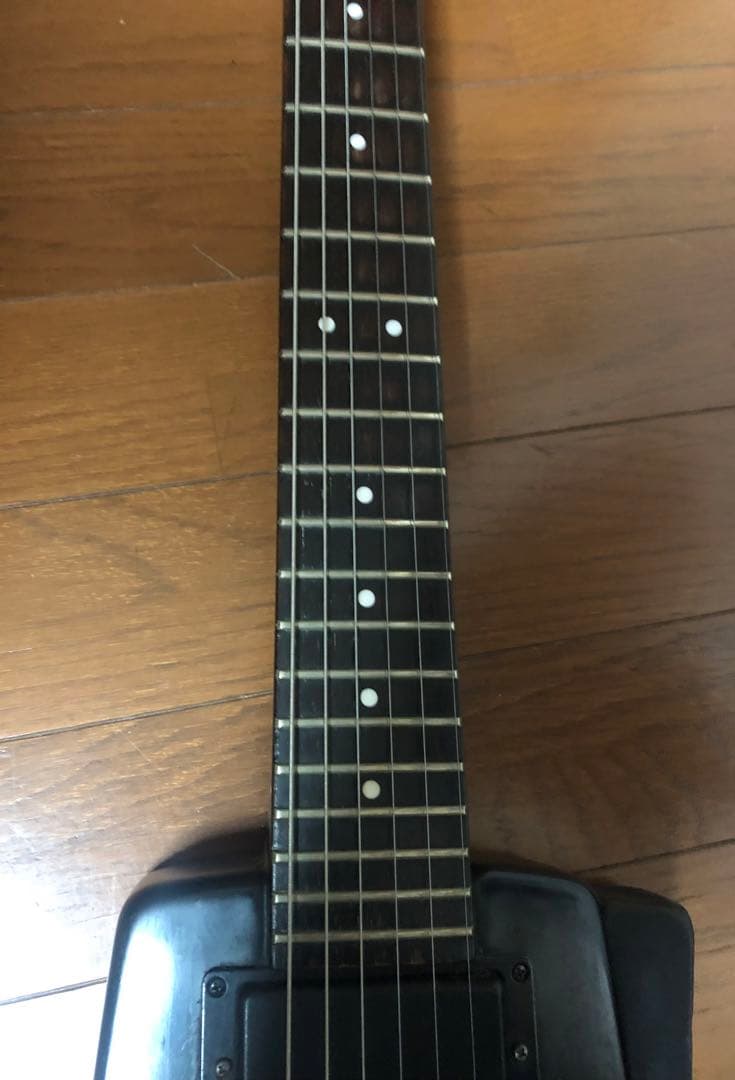 ヘッドレスギター　スタインバーガータイプ　プレイアビリティ良好￼ 調弦￼￼フリー