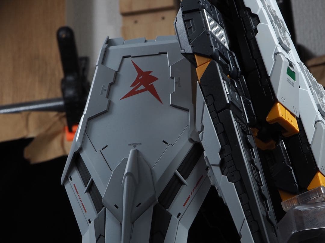 PG UNLEASHED 1/60 νガンダム　全塗装　完成品　uvカット