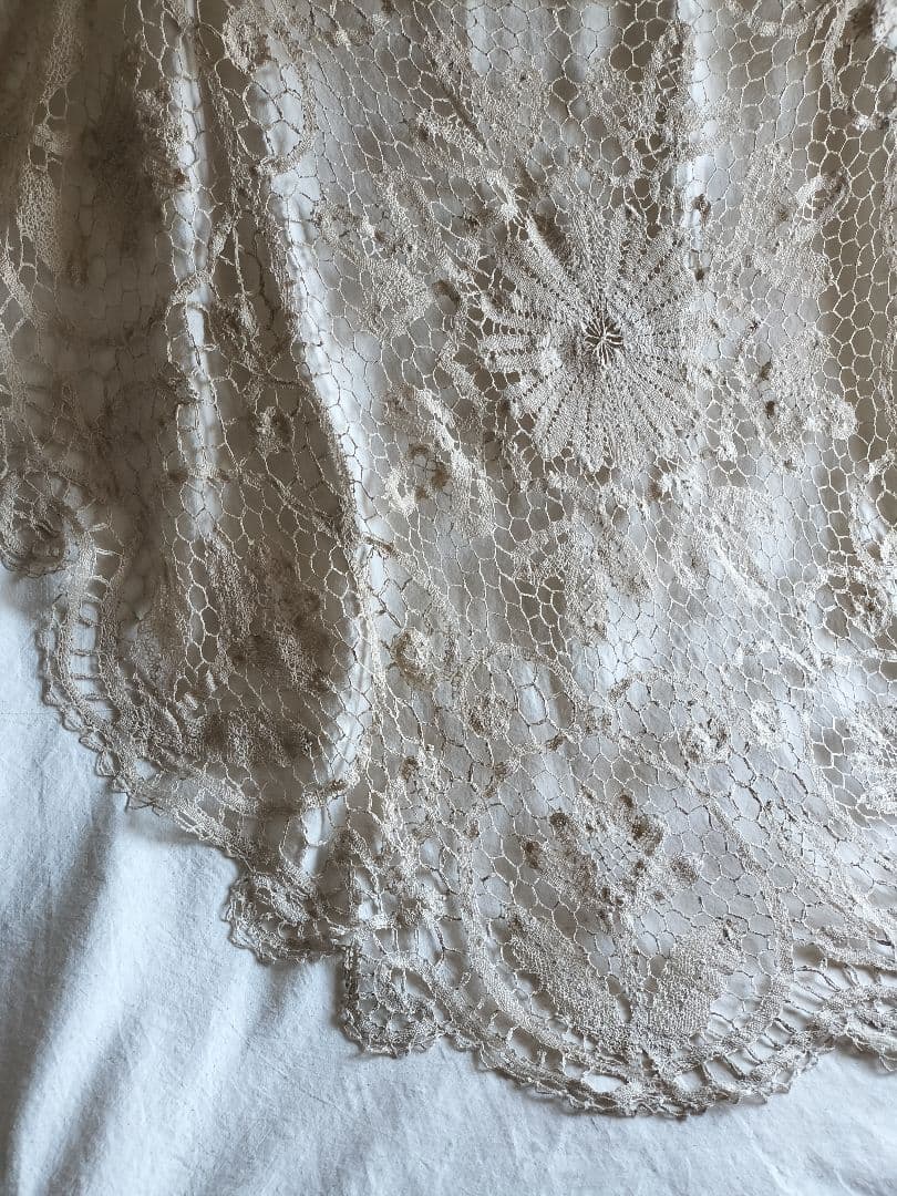 フランスVintage　薄ベージュ　レース編み　◯型テーブルクロス