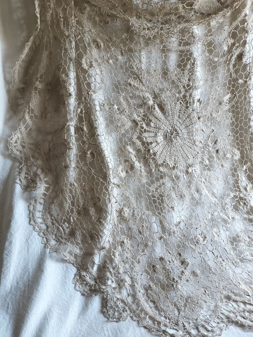 フランスVintage　薄ベージュ　レース編み　◯型テーブルクロス