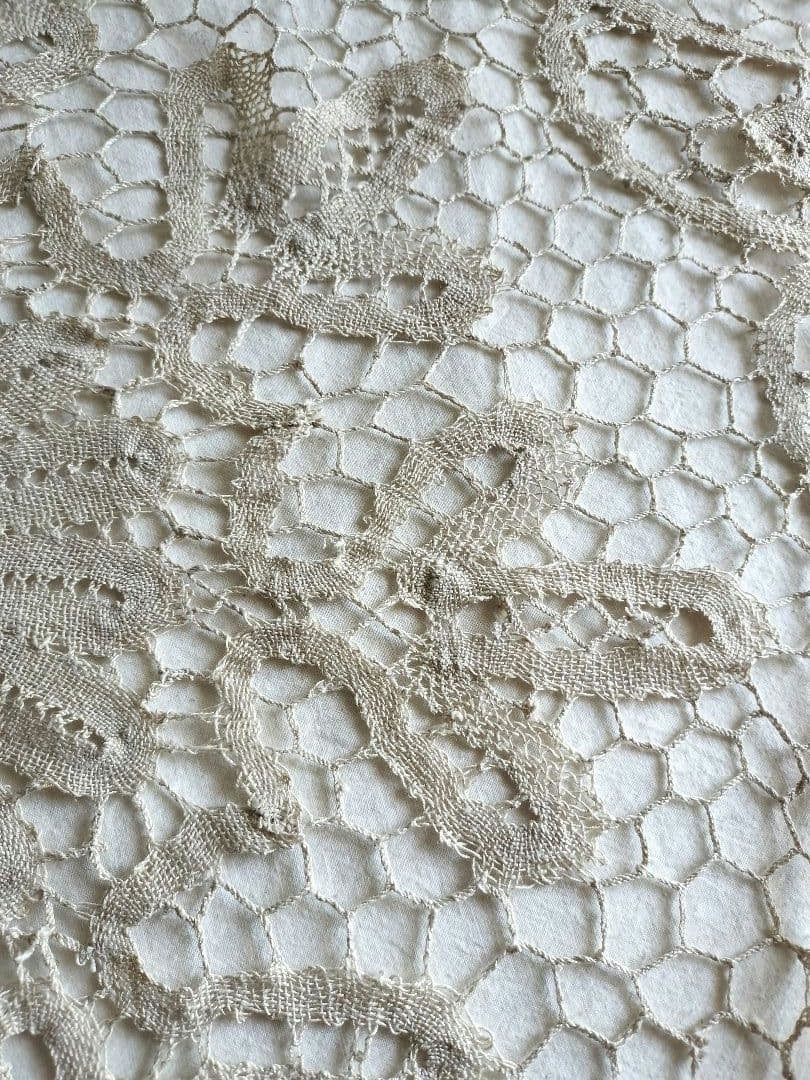 フランスVintage　薄ベージュ　レース編み　◯型テーブルクロス