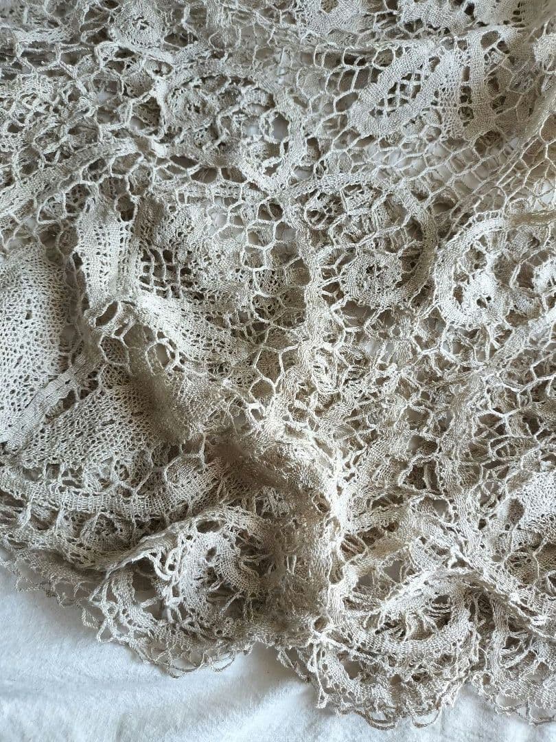 フランスVintage　薄ベージュ　レース編み　◯型テーブルクロス