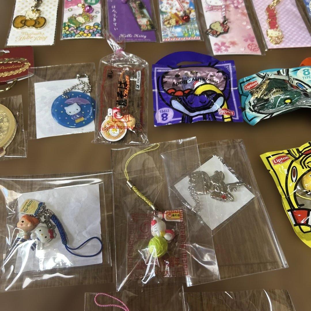 キティ根付けストラップ　❸