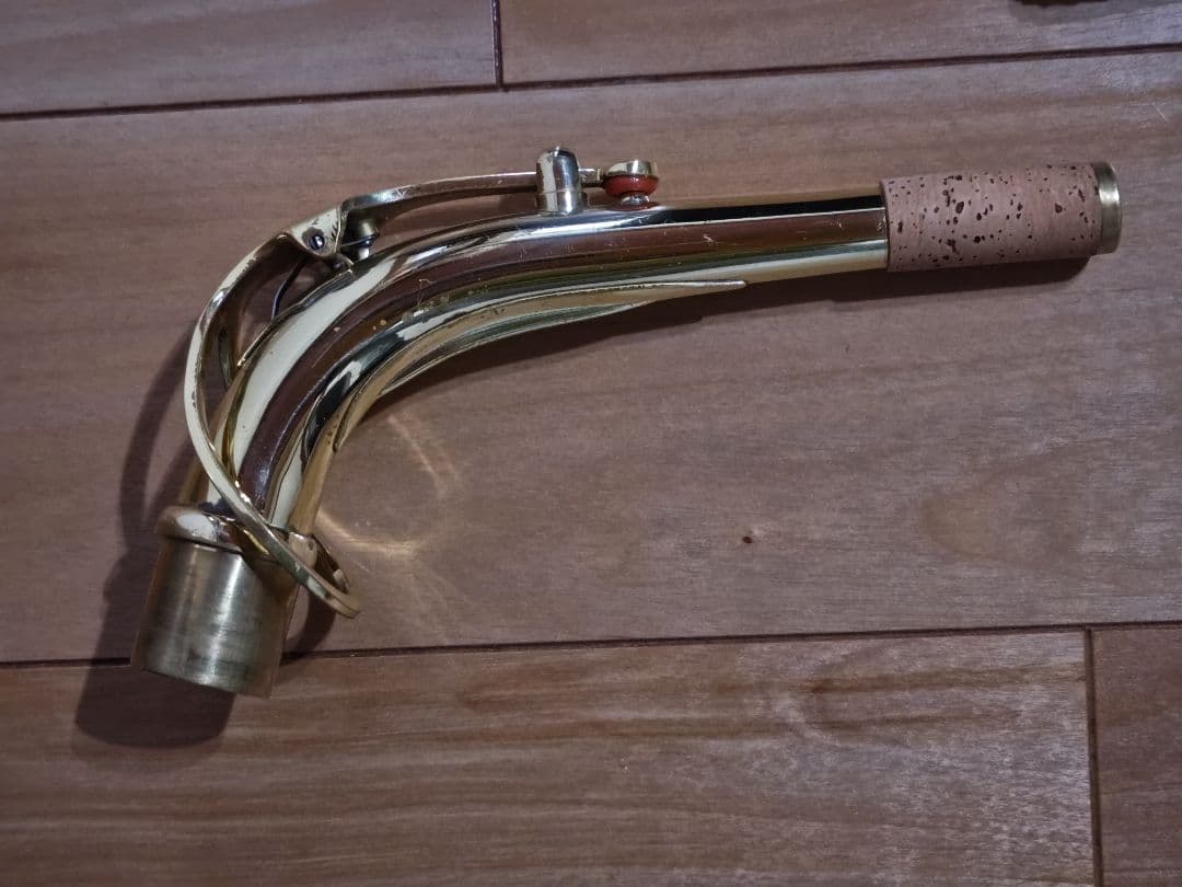 アルトサックス　Kaerntner　ケルントナー　ハードケース付き　彫刻模様入り