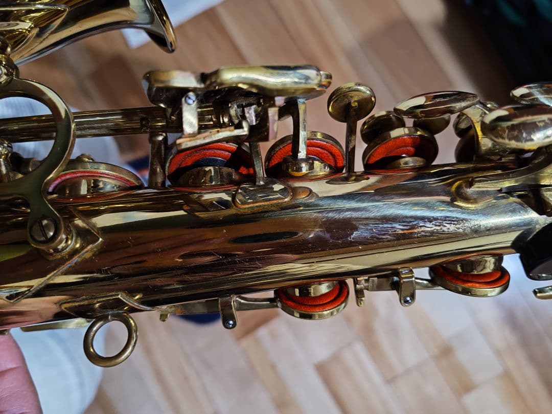 アルトサックス　Kaerntner　ケルントナー　ハードケース付き　彫刻模様入り