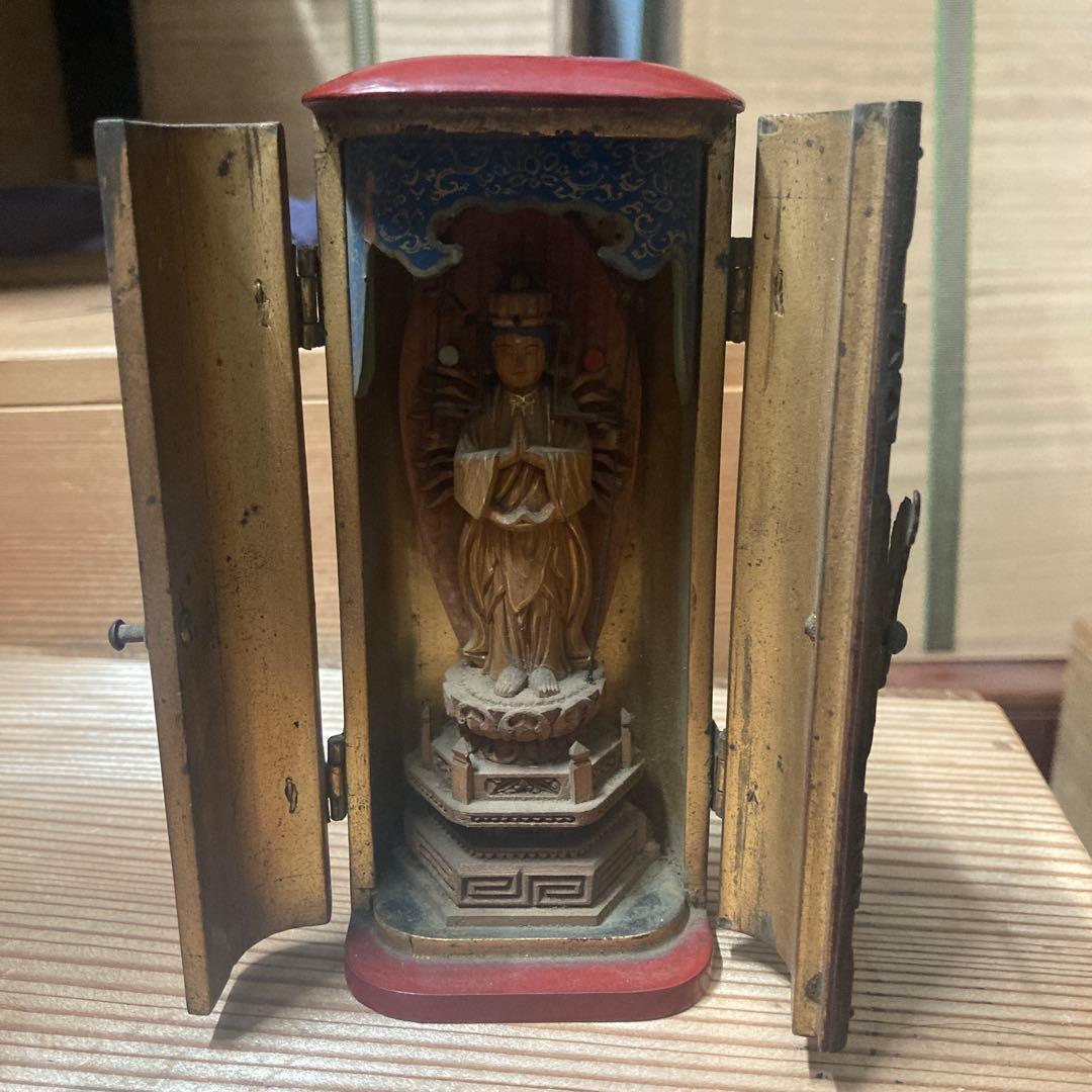 千手観音像　￼朱漆塗厨子入　木彫　彩色