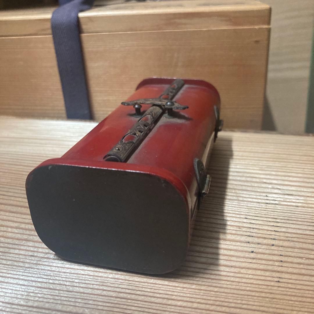 千手観音像　￼朱漆塗厨子入　木彫　彩色